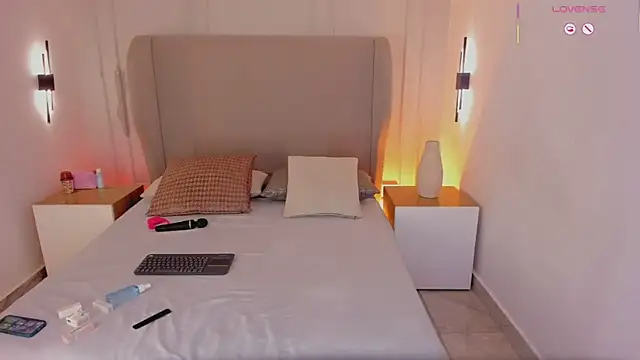 luisah  online show from January 9, 8:24 pm