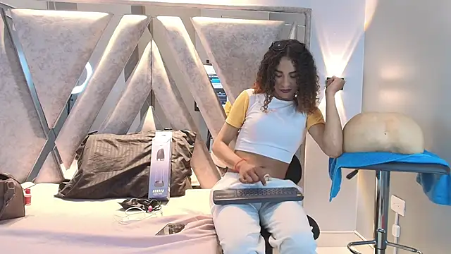 StefanyMiler online show from October 17, 8:34 pm