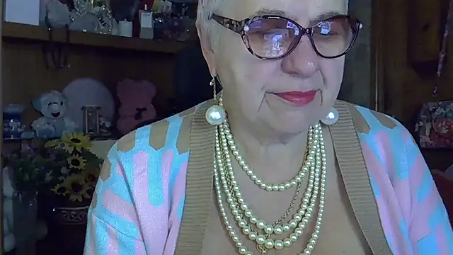 Snapshot of SweetCherry27 chatting on October 17, 5:10 am SweetCherry27 online show from October 17, 5:10 am