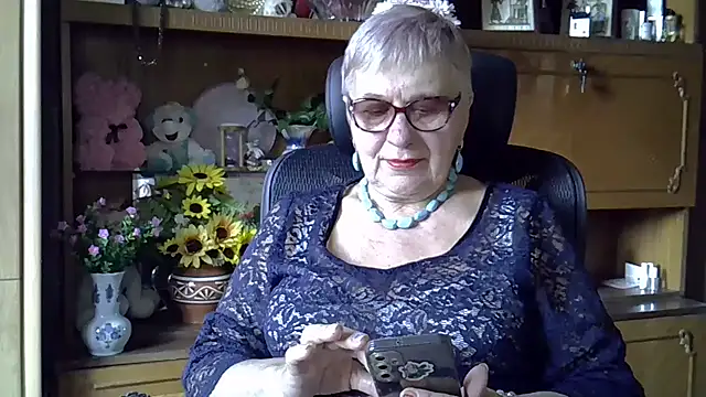 Snapshot of SweetCherry27 chatting on September 28, 2:11 pm SweetCherry27 online show from September 28, 2:11 pm