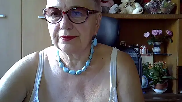 Snapshot of SweetCherry27 chatting on September 17, 6:00 am SweetCherry27 online show from September 17, 6:00 am