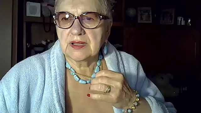 Snapshot of SweetCherry27 chatting on October 7, 10:30 am SweetCherry27 online show from October 7, 10:30 am