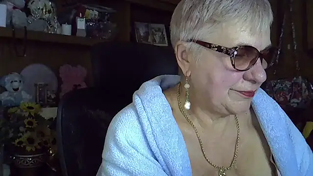 Snapshot of SweetCherry27 chatting on October 15, 5:37 pm SweetCherry27 online show from October 15, 5:37 pm