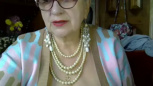 Snapshot of SweetCherry27 chatting on October 20, 6:05 am SweetCherry27 online show from October 20, 6:05 am