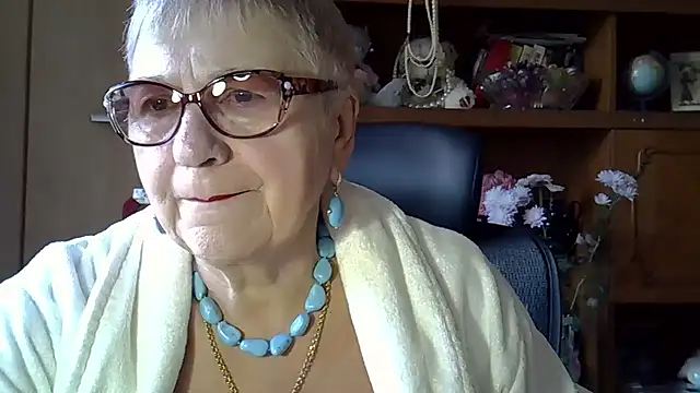 Snapshot of SweetCherry27 chatting on October 5, 6:29 am SweetCherry27 online show from October 5, 6:29 am