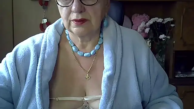 Snapshot of SweetCherry27 chatting on October 6, 6:30 am SweetCherry27 online show from October 6, 6:30 am