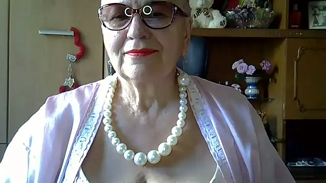 Snapshot of SweetCherry27 chatting on September 19, 6:12 am SweetCherry27 online show from September 19, 6:12 am