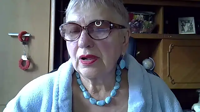 Snapshot of SweetCherry27 chatting on September 29, 2:22 pm SweetCherry27 online show from September 29, 2:22 pm