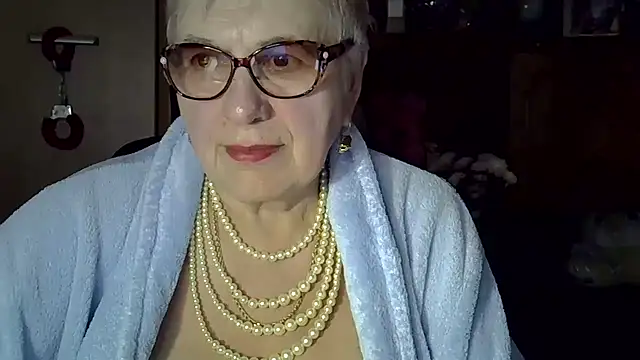 Snapshot of SweetCherry27 chatting on October 13, 3:25 pm SweetCherry27 online show from October 13, 3:25 pm