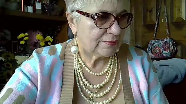 Snapshot of SweetCherry27 chatting on October 21, 6:28 am SweetCherry27 online show from October 21, 6:28 am