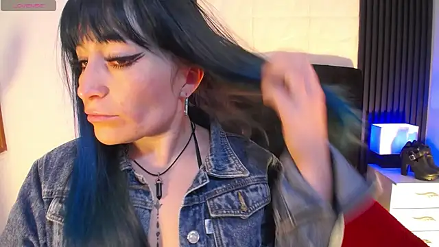 alicia moom online show from February 18, 7:35 pm