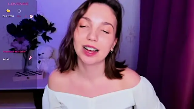 KindHazelHere  online show from April 12, 8:28 am