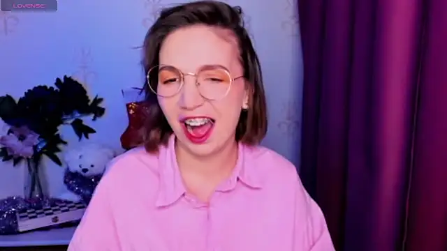 KindHazelHere  online show from December 22, 9:07 pm