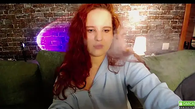 FlowerOfFreedom  online show from December 19, 5:10 am