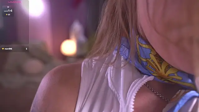 Snapshot of LittleMix_ chatting on October 16, 8:17 am LittleMix online show from October 16, 8:17 am