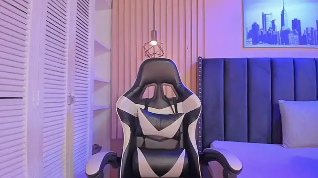 ashlye miller  online show from April 8, 4:14 am