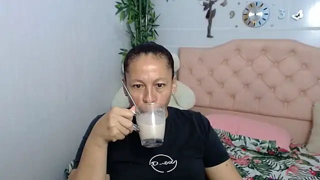Snapshot of mature_martina chatting on September 24, 10:31 pm mature martina online show from September 24, 10:31 pm