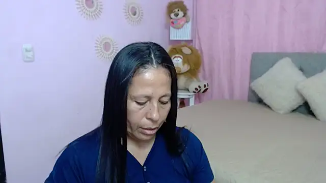 Snapshot of mature_martina chatting on October 3, 1:11 am mature martina online show from October 3, 1:11 am