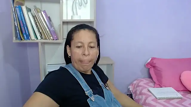 Snapshot of mature_martina chatting on October 28, 10:47 pm mature martina online show from October 28, 10:47 pm