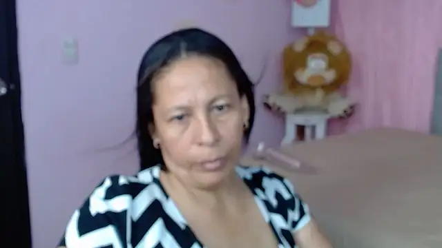 Snapshot of mature_martina chatting on October 14, 9:17 pm mature martina online show from October 14, 9:17 pm