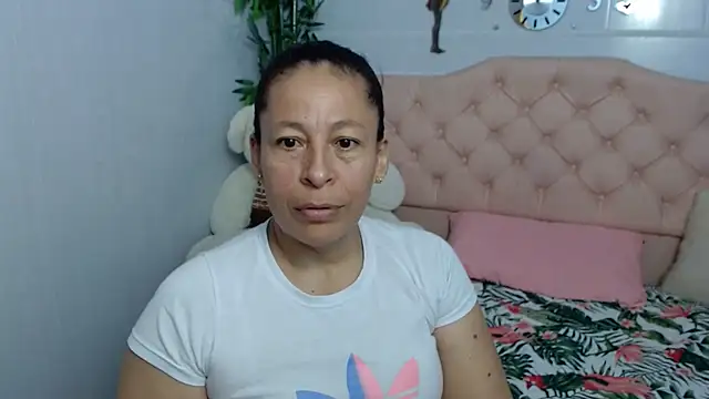 Snapshot of mature_martina chatting on September 19, 9:47 pm mature martina online show from September 19, 9:47 pm