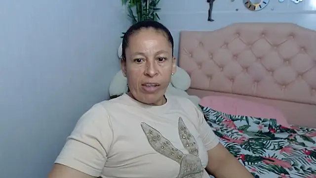 Snapshot of mature_martina chatting on September 26, 11:13 pm mature martina online show from September 26, 11:13 pm
