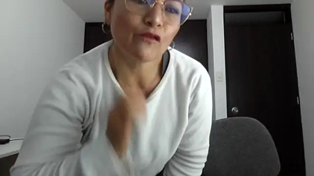 ruby-milf1 online show from March 26, 12:02 am