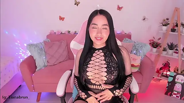 Zara uwu  online show from October 6, 11:27 am