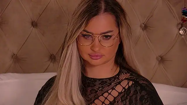 Denisse Perry online show from February 3, 9:51 pm