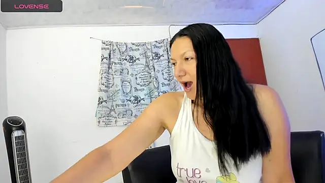 Snapshot of Angelblue_ chatting on November 1, 12:09 pm Angelblue online show from November 1, 12:09 pm