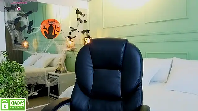 Snapshot of kataliina__ chatting on October 28, 12:11 pm kataliina online show from October 28, 12:11 pm