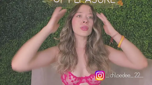 chloe d online show from October 3, 1:05 pm