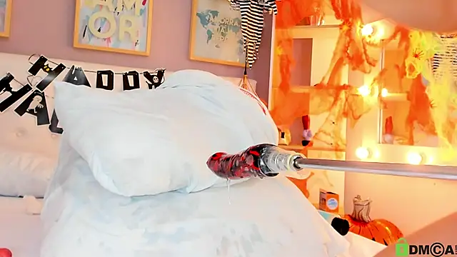 julyanna  online show from October 18, 9:16 pm