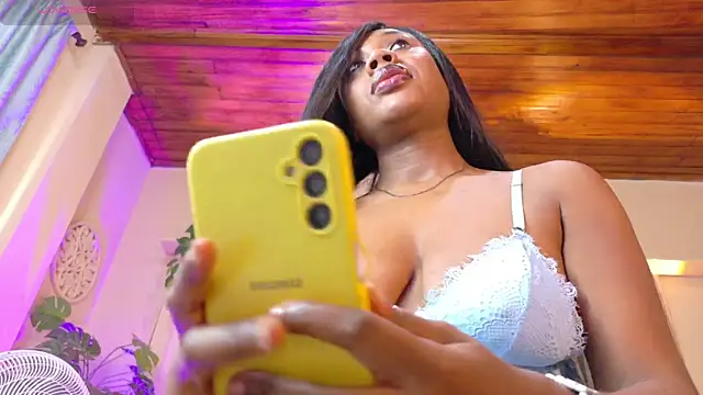 Snapshot of sofiaa_ebony chatting on October 12, 1:35 pm sofiaa ebony online show from October 12, 1:35 pm