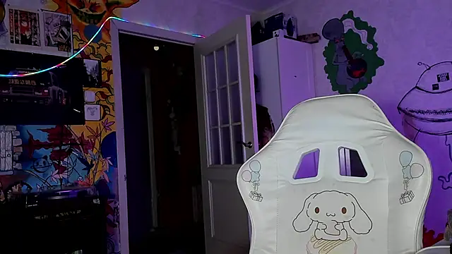 Sunny Mouse  online show from October 6, 4:12 pm