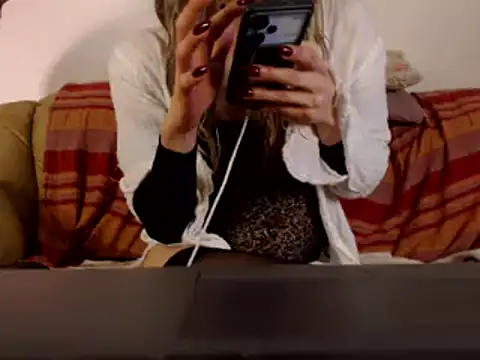 Snapshot of Karendolly__8 chatting on October 31, 1:51 am Karendolly 8 online show from October 31, 1:51 am