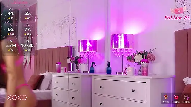 Snapshot of LaraKent chatting on October 1, 5:34 am LaraKent online show from October 1, 5:34 am