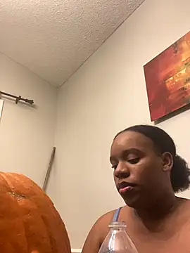 babygirllove8 online show from October 27, 12:06 am