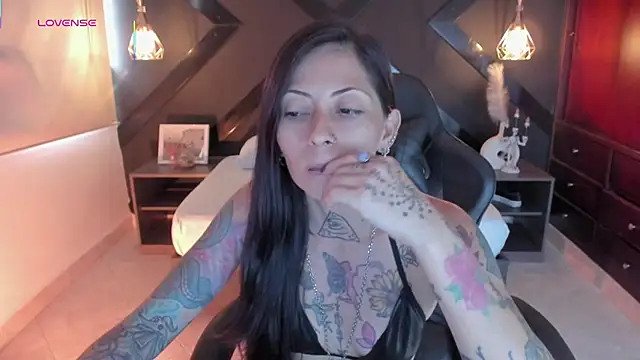 Snapshot of dark_gotica chatting on October 7, 7:40 pm dark gotica online show from October 7, 7:40 pm