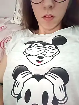 Snapshot of bruna_safadinhaa chatting on October 6, 4:23 pm bruna safadinhaa online show from October 6, 4:23 pm