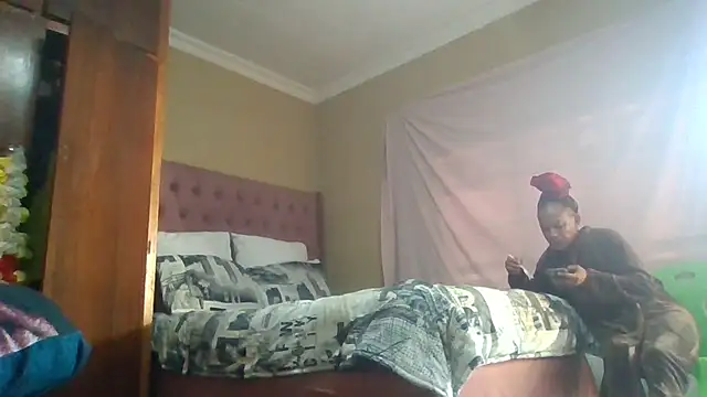 Snapshot of ShooingBunch chatting on November 1, 2:32 pm ShooingBunch online show from November 1, 2:32 pm