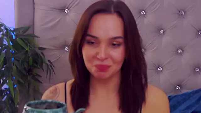 Snapshot of MeIisaLove chatting on November 1, 3:27 pm MeIisaLove online show from November 1, 3:27 pm