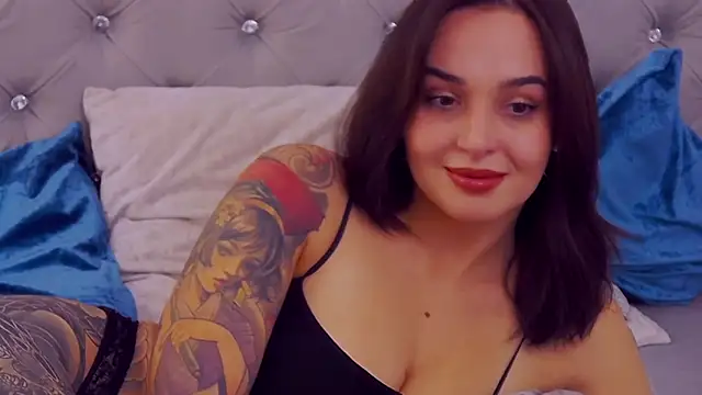 Snapshot of MeIisaLove chatting on October 4, 7:51 pm MeIisaLove online show from October 4, 7:51 pm