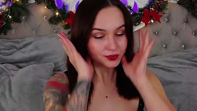 MeIisaLove online show from December 18, 4:12 pm