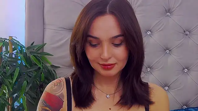 Snapshot of MeIisaLove chatting on October 12, 6:54 pm MeIisaLove online show from October 12, 6:54 pm