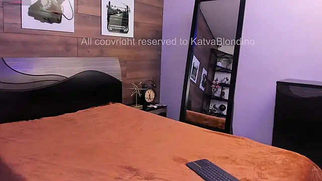 Snapshot of KatyaBlonding chatting on October 31, 5:28 pm KatyaBlonding online show from October 31, 5:28 pm