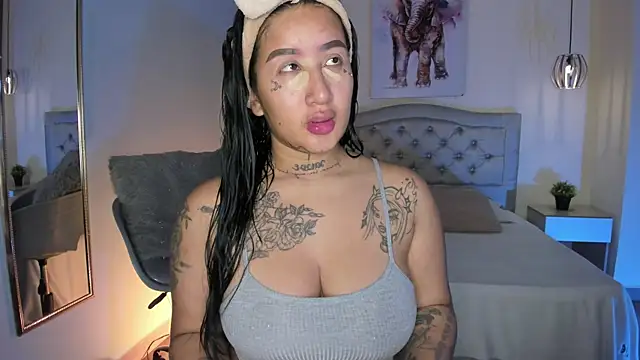 Snapshot of ayshel__ chatting on October 1, 5:56 am ayshel online show from October 1, 5:56 am