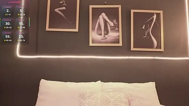 Snapshot of _Victoria_Hills chatting on October 16, 1:47 pm  Victoria Hills online show from October 16, 1:47 pm