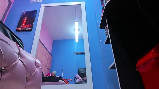 Snapshot of HornySkinny26 chatting on October 22, 5:45 am HornySkinny26 online show from October 22, 5:45 am