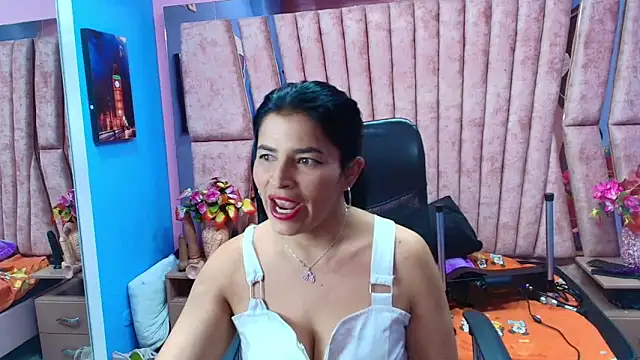 HornySkinny26 online show from November 14, 5:40 am